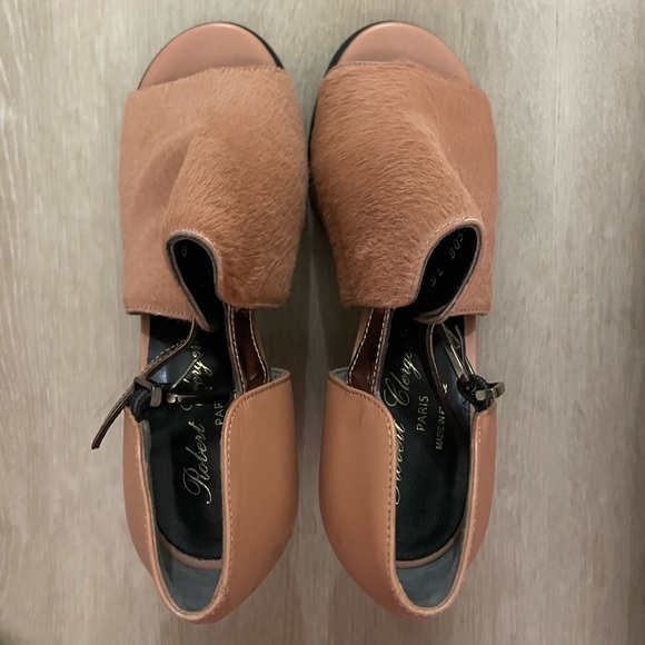 Robert Clergerie calf skin Tan Heels with Modern Design - Picture 15 of 15